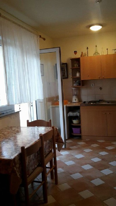 PRILIKA! VODICE, APARTMAN BLIZU MORA PR.